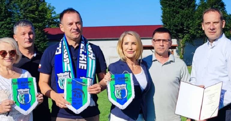 Blisko pół miliona złotych na odbudowę infrastruktury sportowej w Janowicach Wielkich
