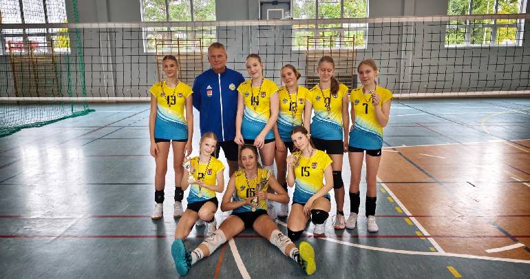 Zwycięstwo naszych młodziczek w turnieju w Starej Kamienicy