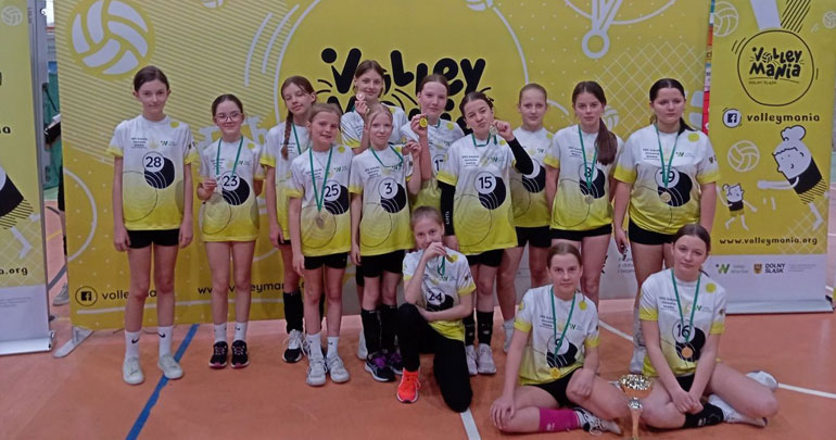 Bardzo dobry występ siatkarek UKS-u Sokoliki z Janowic Wielkich 