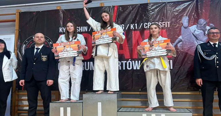 Zawodnicy Kamiennogórskiego Klubu Oyama na podium turnieju Silesia Cup 