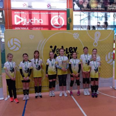 Bardzo dobry występ siatkarek UKS-u Sokoliki z Janowic Wielkich 