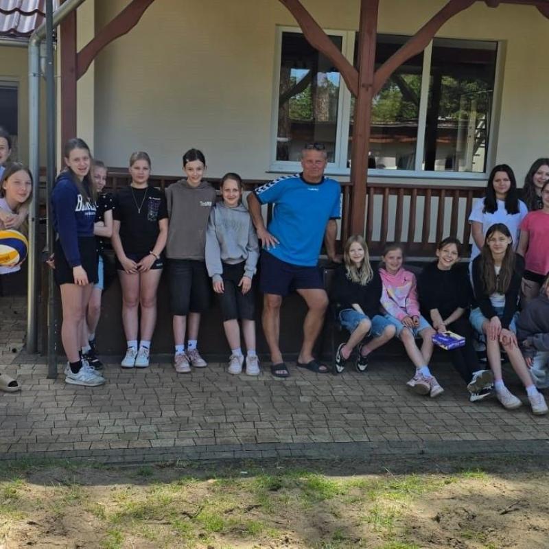 Nasze siatkarki na wycieczce sportowej w Boszkowie koło Leszna 