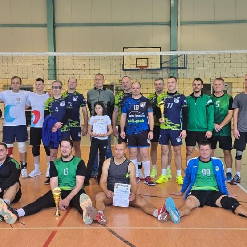 Janowiccy siatkarze brązowymi medalistami strefy jeleniogórskiej 