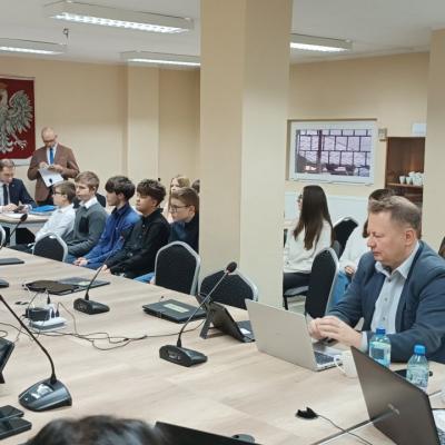  Uczniowie na sesji Rady Gminy Janowice Wielkie