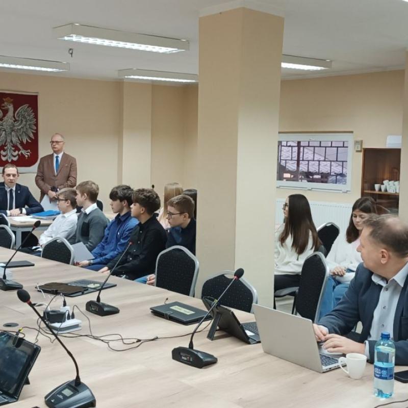  Uczniowie na sesji Rady Gminy Janowice Wielkie