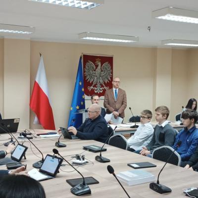  Uczniowie na sesji Rady Gminy Janowice Wielkie
