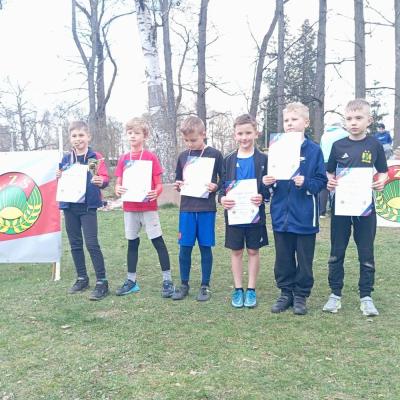 Szkolni medaliści Mistrzostw Powiatu Karkonoskiego w biegach przełajowych 2026